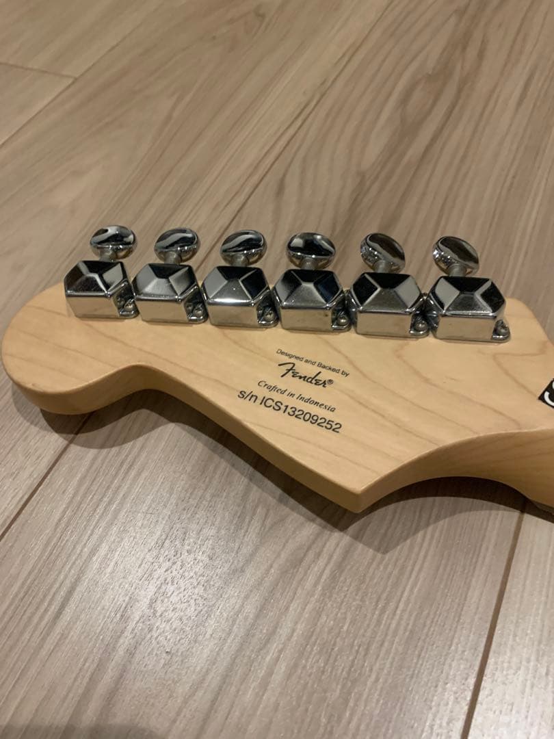 Squier miniレッド