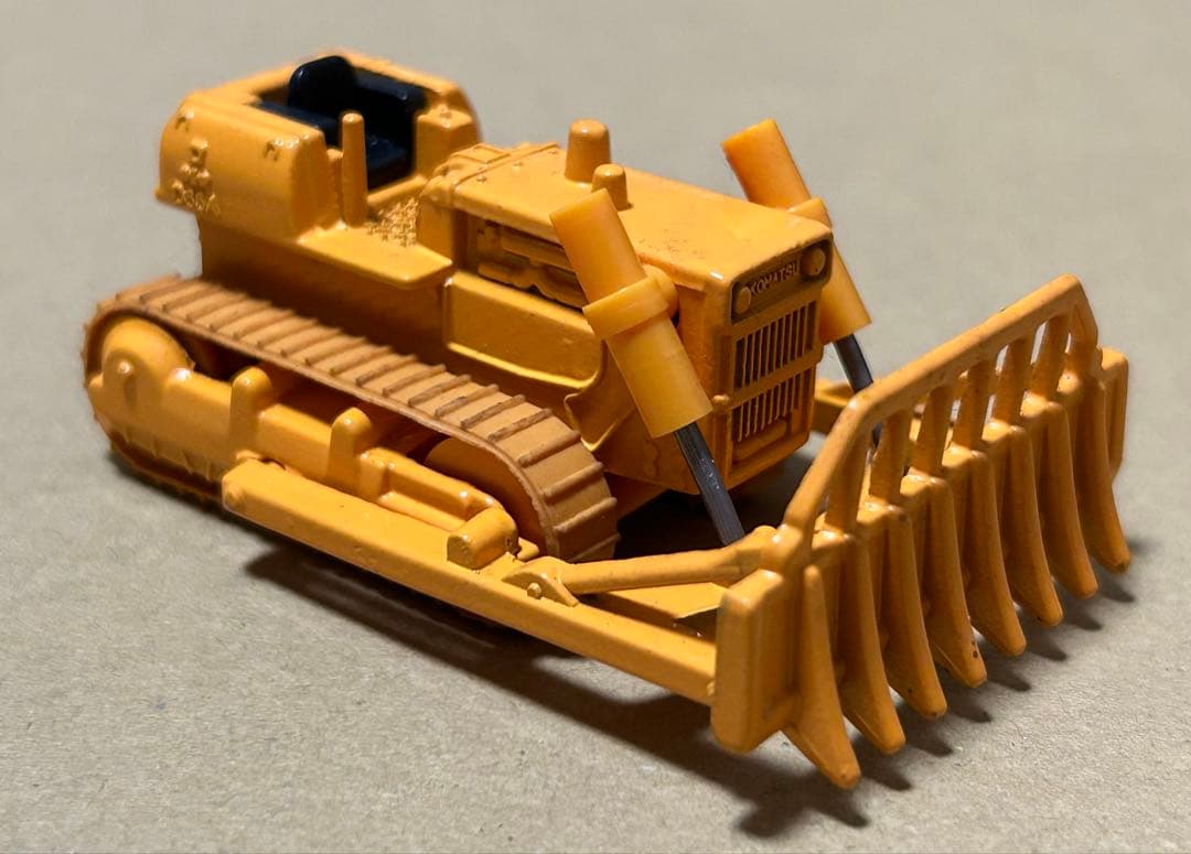 トミカ 黒箱70 小松 D65A レーキドーザ