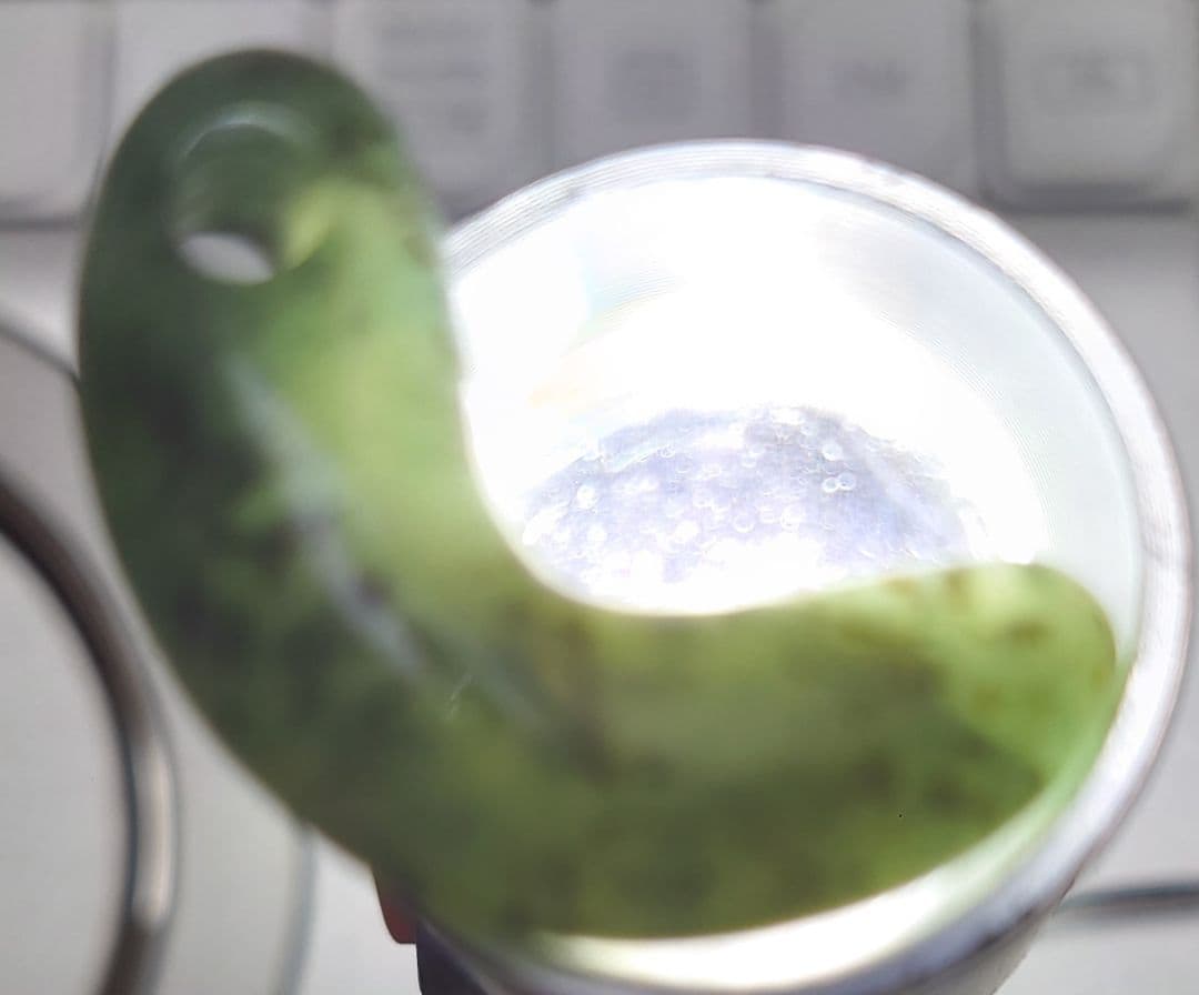 【7月末まで】糸魚川翡翠　勾玉　スレンダー