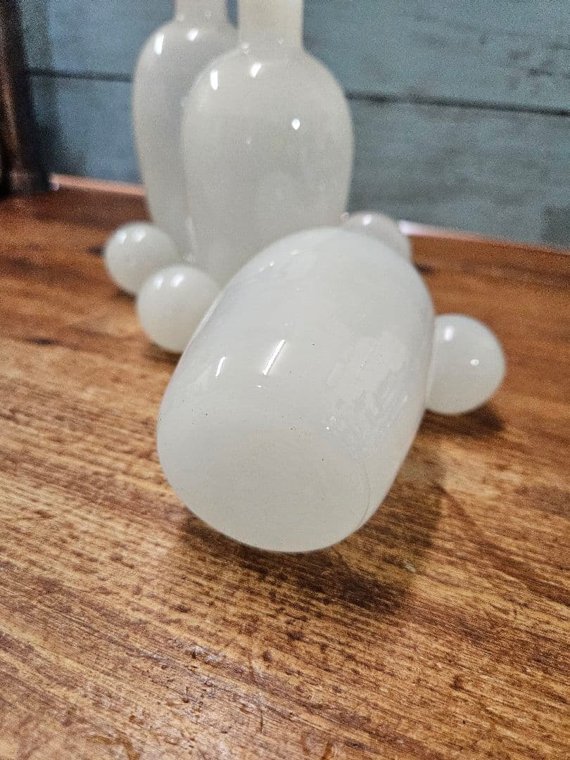 フランスアンティーク オパリンガラスの香水瓶 3本セット ボトル 蓋付き 花瓶