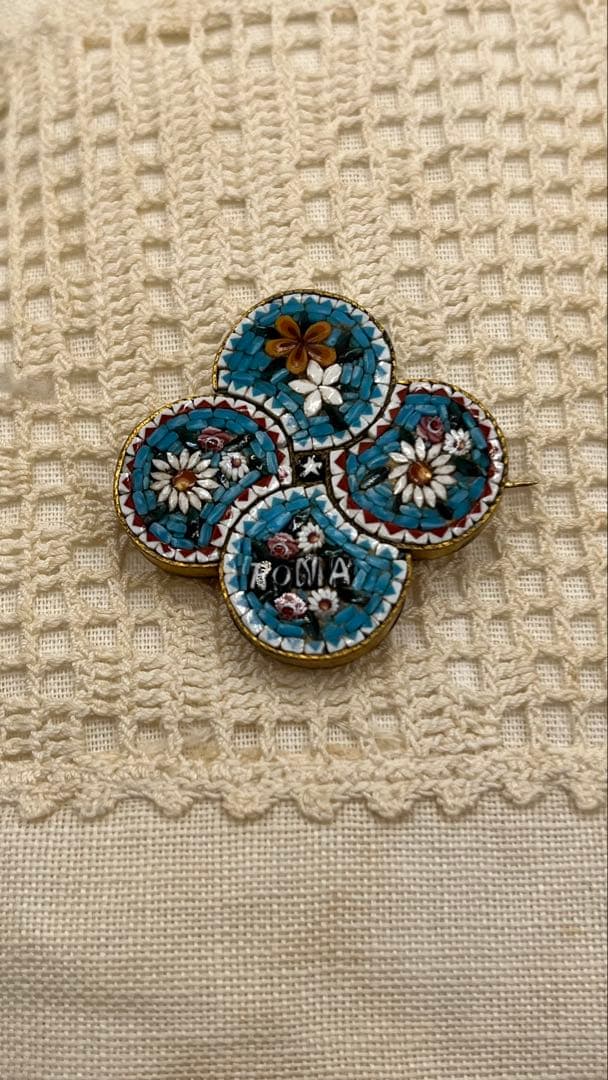 まりちゃんイタリアヴィンテージ マイクロモザイクブローチROMA文字ブルー