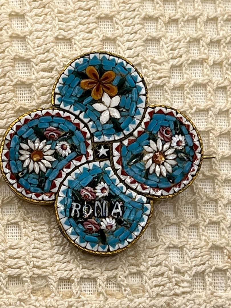 まりちゃんイタリアヴィンテージ マイクロモザイクブローチROMA文字ブルー