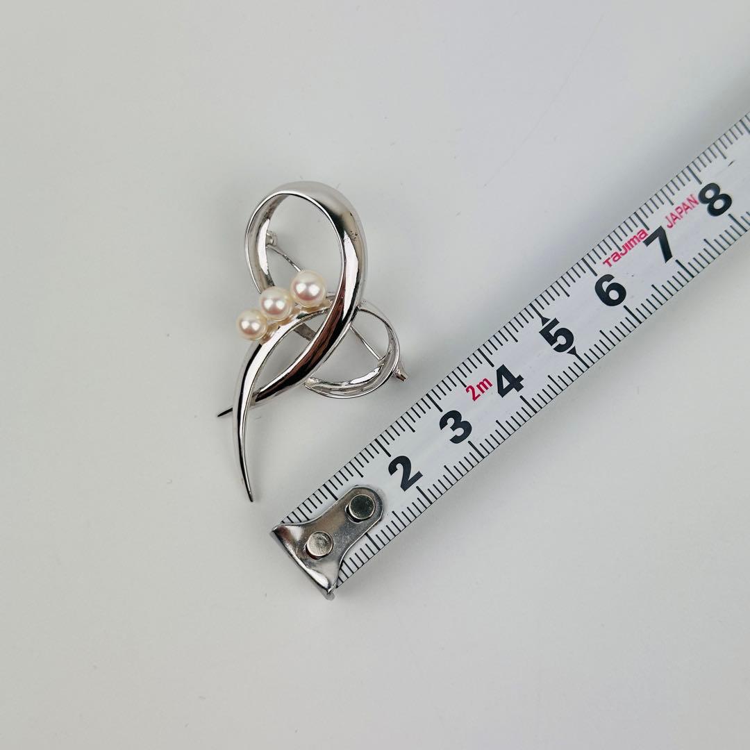 タサキ パール付きシルバーブローチ　コサージュ　アクセサリー　ロゴ