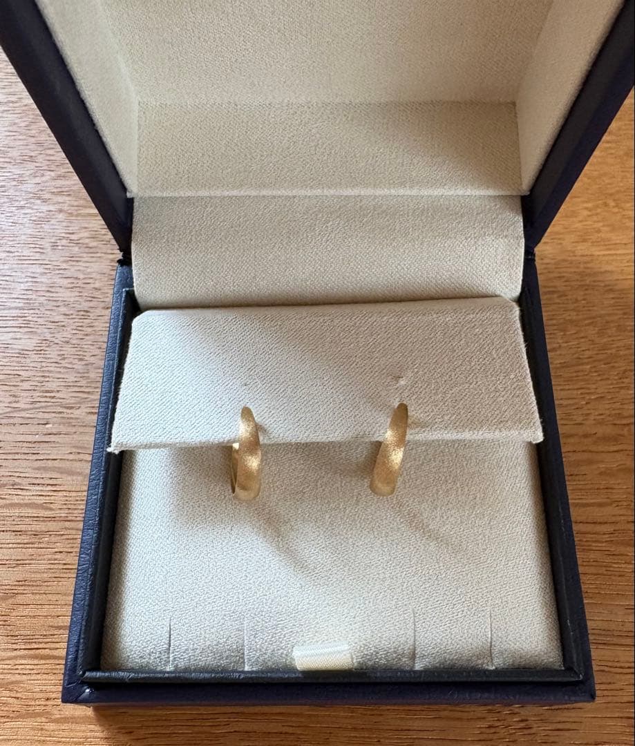 ヴァンドーム青山　イエローゴールド フープ ピアス