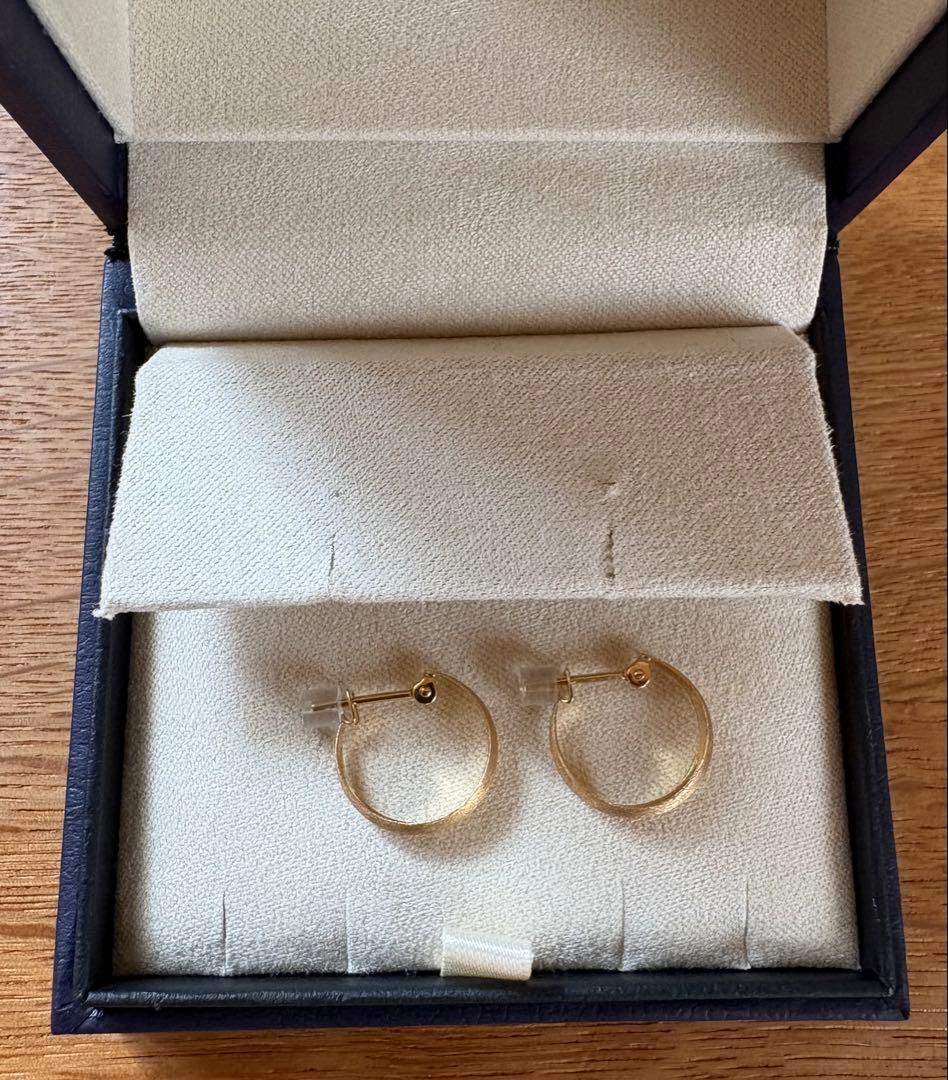 ヴァンドーム青山　イエローゴールド フープ ピアス
