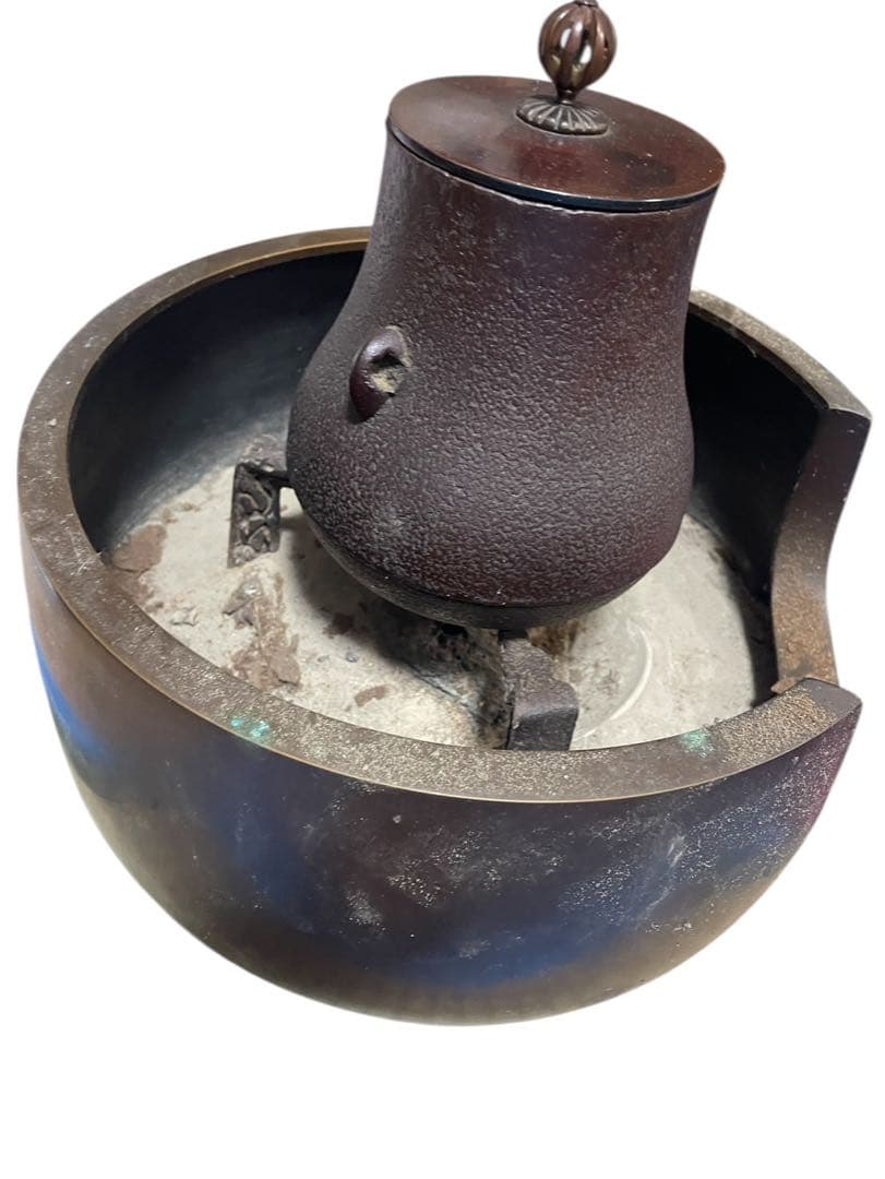 【本格茶道具】唐銅風炉 小釜 五徳 灰付き 3点セット 茶道具 置物 骨董