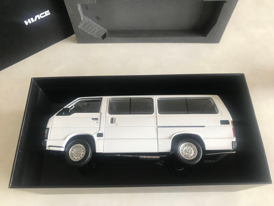 プライスダウン！トヨタハイエース1/18 TOYOTA H50 White