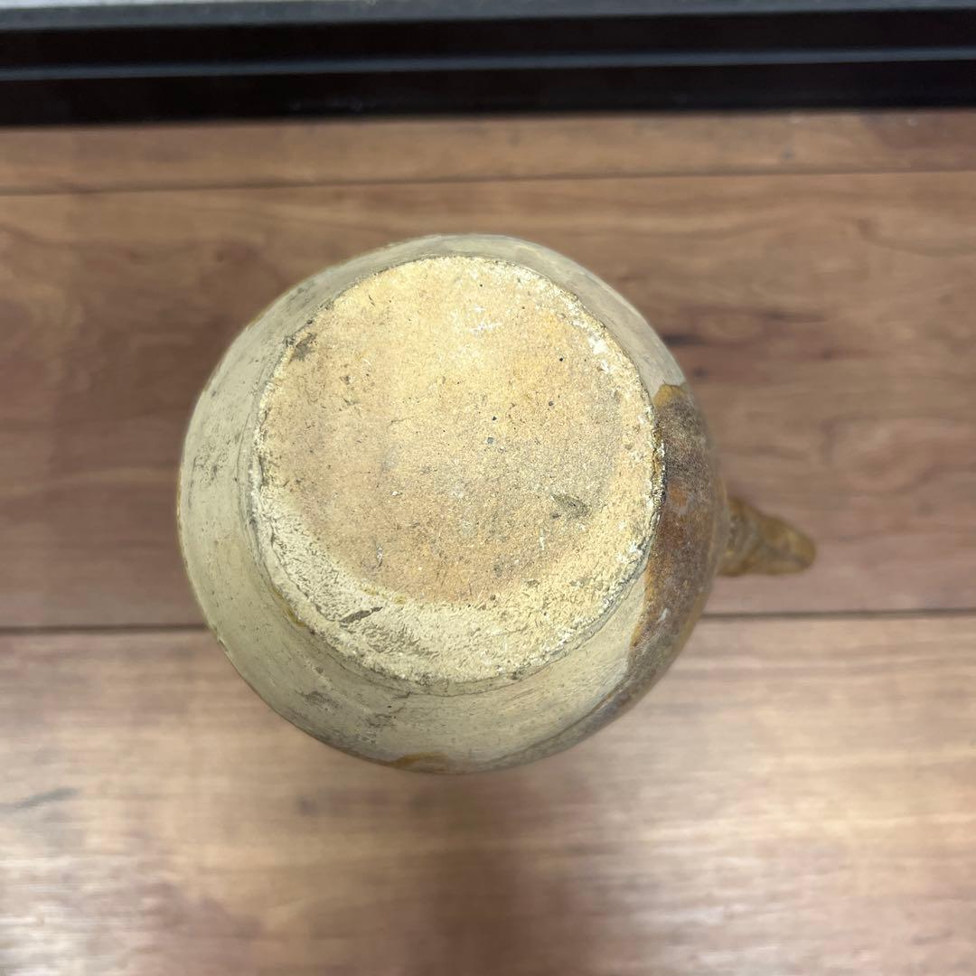 陶器の壺 土色 細長い口