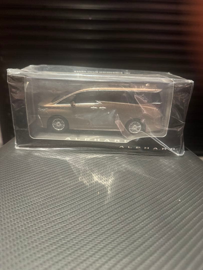 トヨタ 新型アルファード 1/30ミニカー プレシャスレオブロンド
