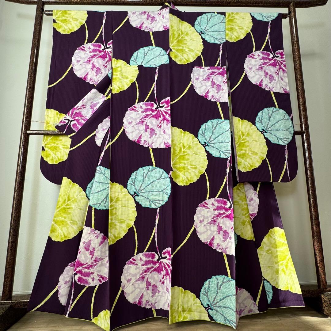 超美品　正絹　現代　振袖　小紋柄　成人式　着物　正絹　167 濃紫　水色　蓮葉