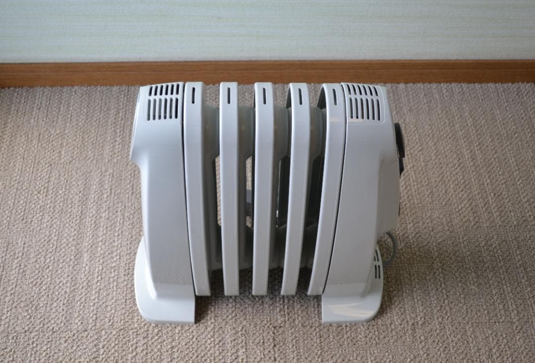 美品デロンギ　ミニオイルヒーター　RHJ01A0505-DW [1~3畳用]