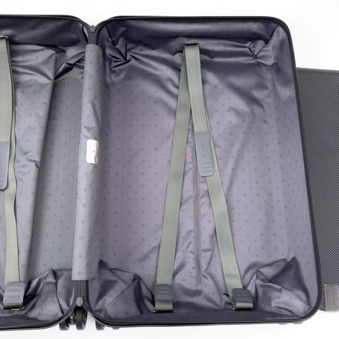 未使用級 リモワ エッセンシャルチェックインM 黒 60L 4輪 TSAロック