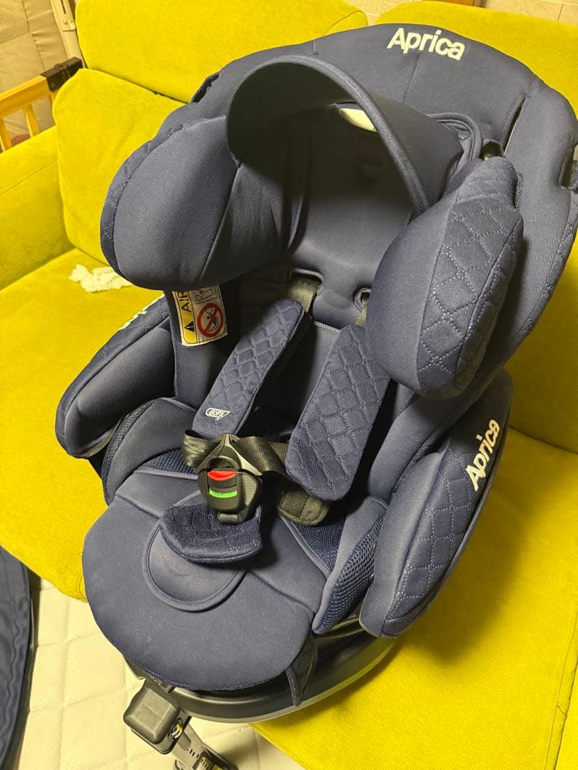 Aprica フラディアグロウプレミアム　ネイビー　チャイルドシート