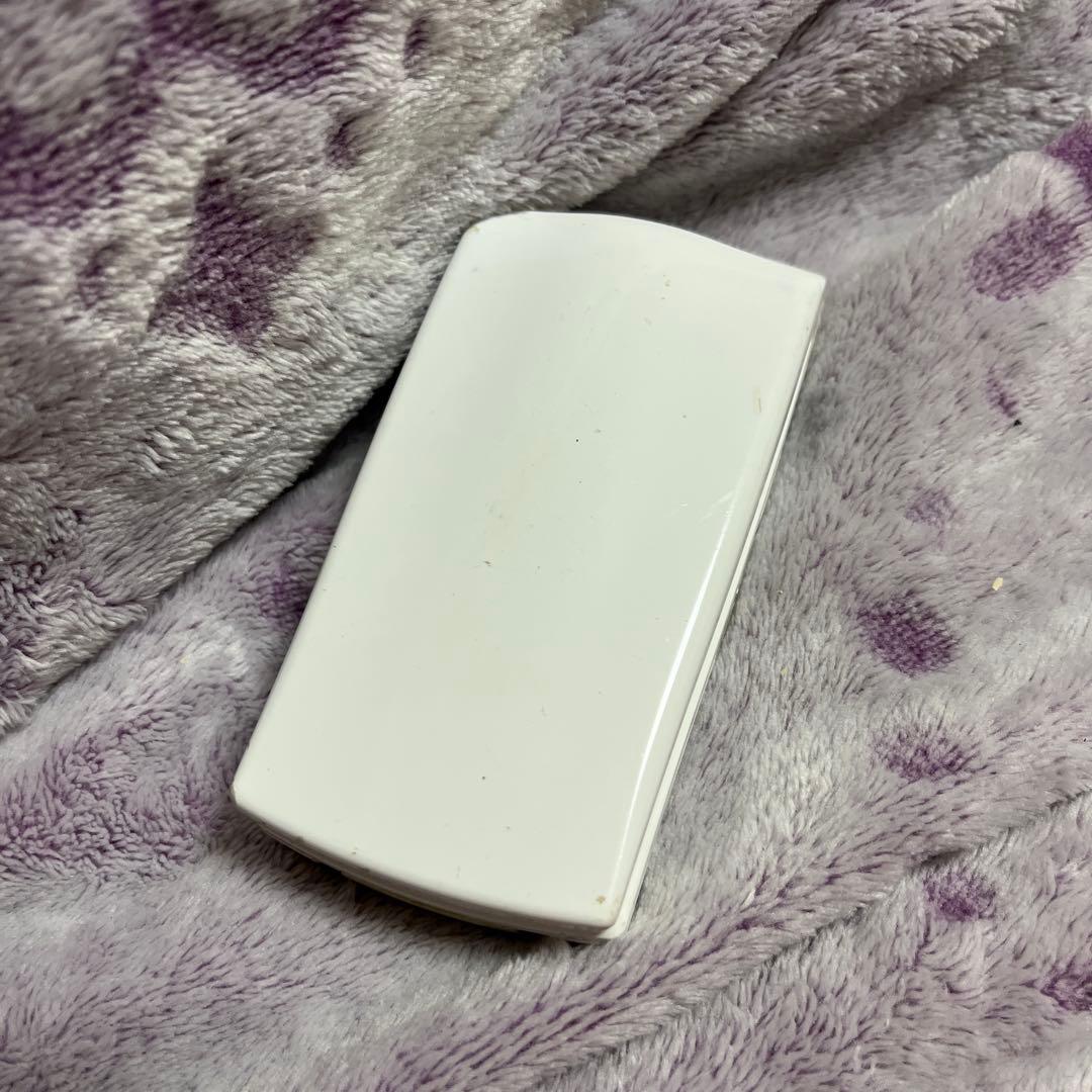 FOMA F702iD 折りたたみ式携帯電話 ホワイト　ガラケー