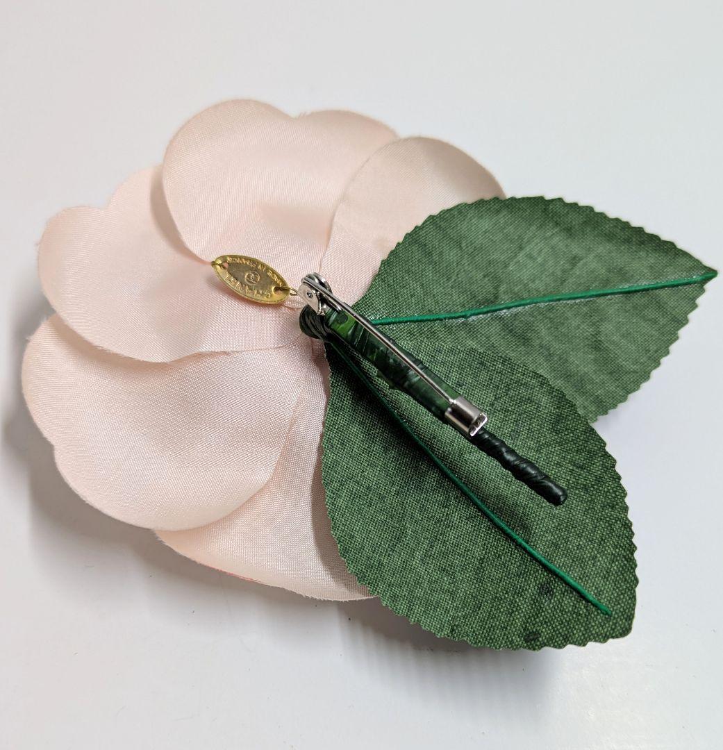 CHANEL シャネル　カメリアブローチ ピンク＆グリーン　箱付き