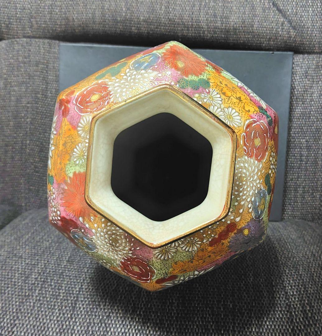 色絵金彩 花詰六角花瓶　薩摩　丸十字島津家家紋