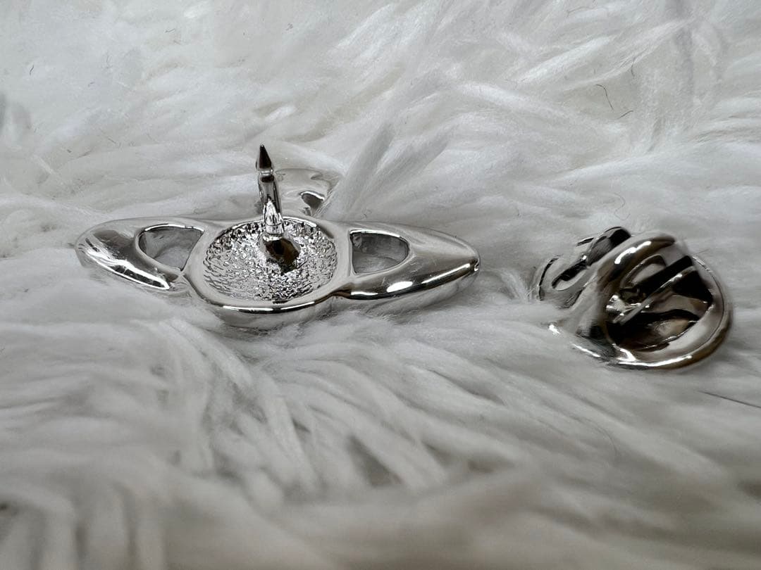 美品　ヴィヴィアンウエストウッド　オーブ　ピンバッチ　ラインストーン