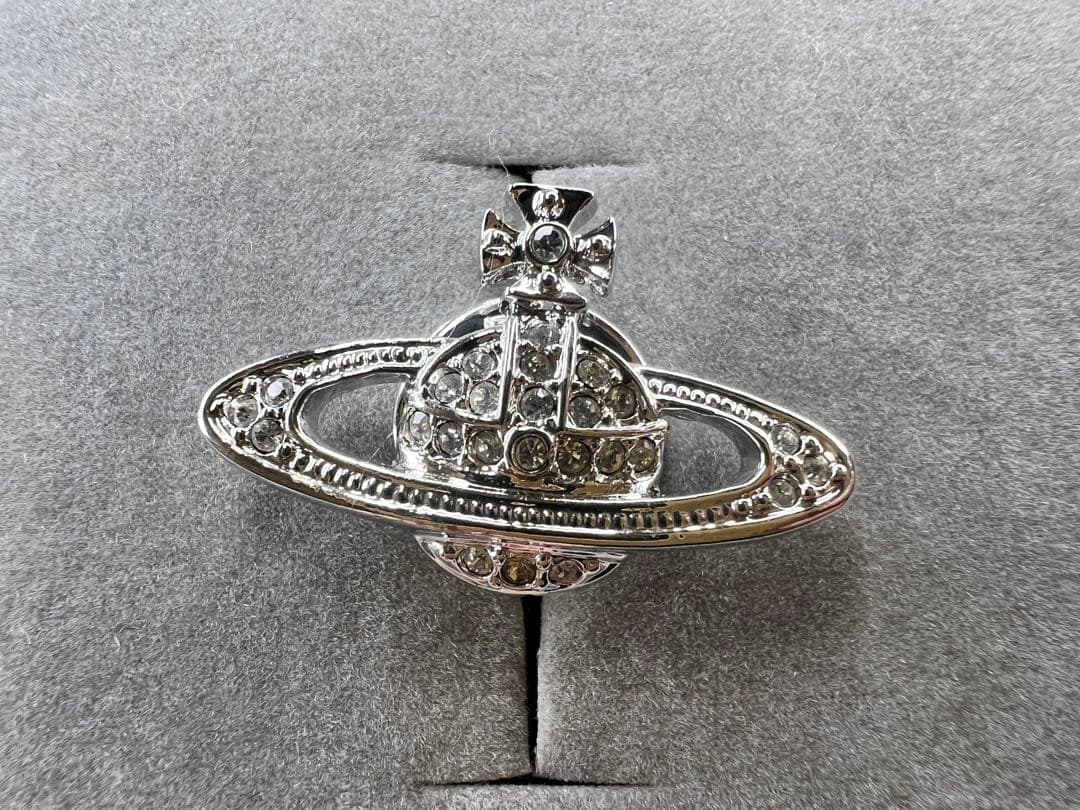 美品　ヴィヴィアンウエストウッド　オーブ　ピンバッチ　ラインストーン