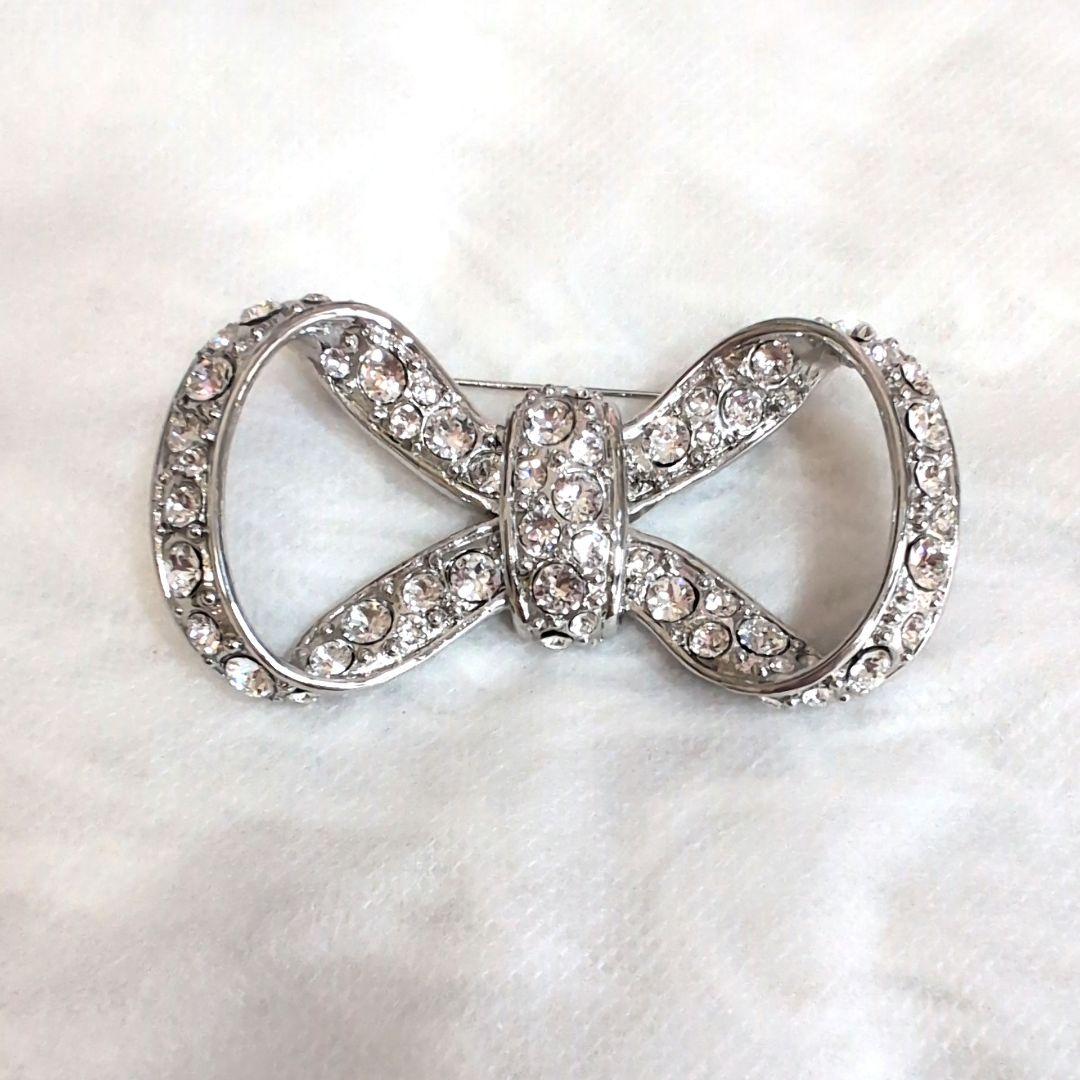 未使用級✨ルネ リボンモチーフブローチ クリスタルビジュー シルバー