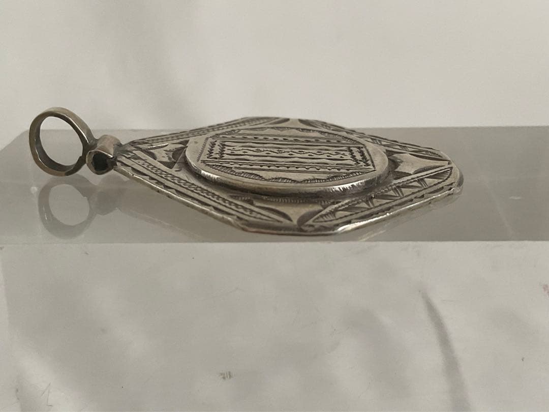 ☆ヴィンテージ！モロッコ「トゥアレグ族 銀細工」ペンダントヘッド/手彫り③