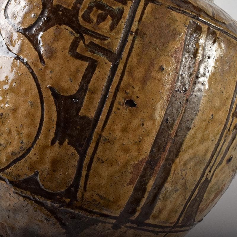 琉球陶器　壺屋焼　褐釉掻き落とし花文壺　時代箱　C　7752C