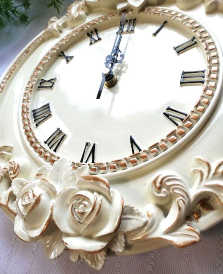 白　新品　壁掛け時計　静音　アンティーク調　掛け時計　ヨーロッパ　シャビー　バラ