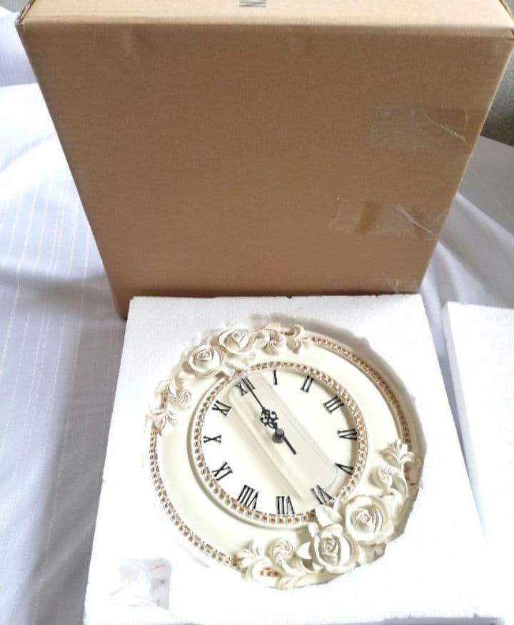 白　新品　壁掛け時計　静音　アンティーク調　掛け時計　ヨーロッパ　シャビー　バラ