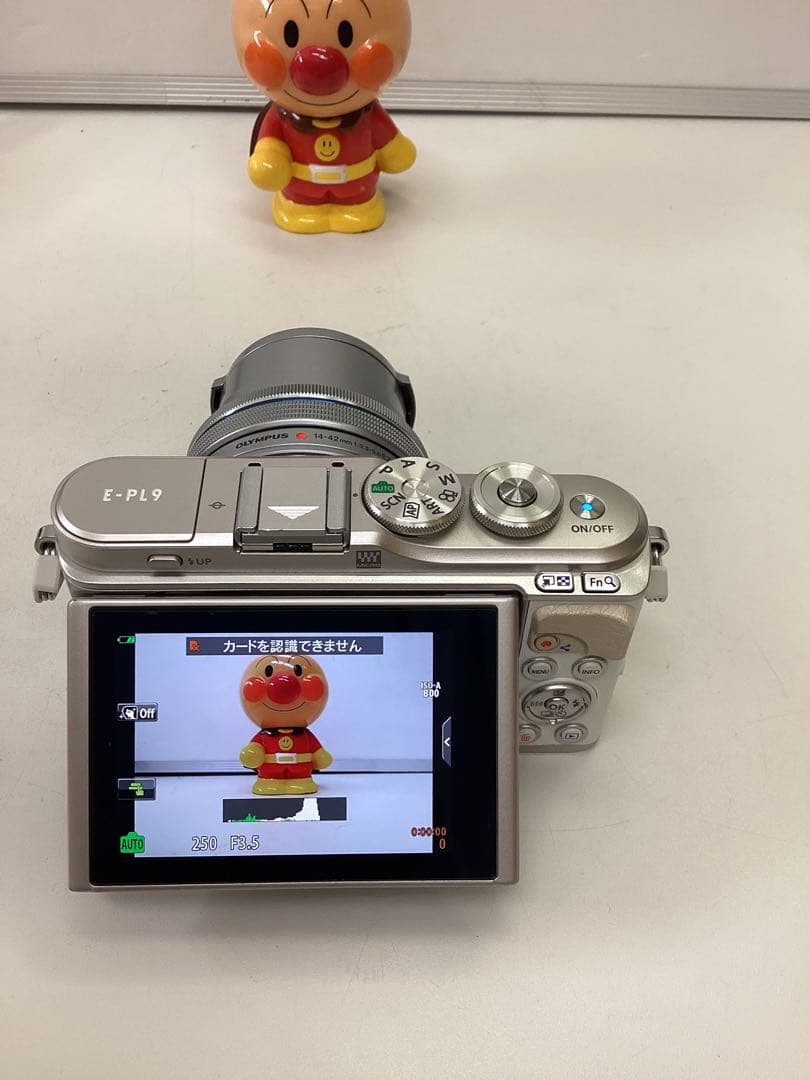 う*な様 OLYMPUS PEN E-PL6 シルバー レンズ付き　撮影可能