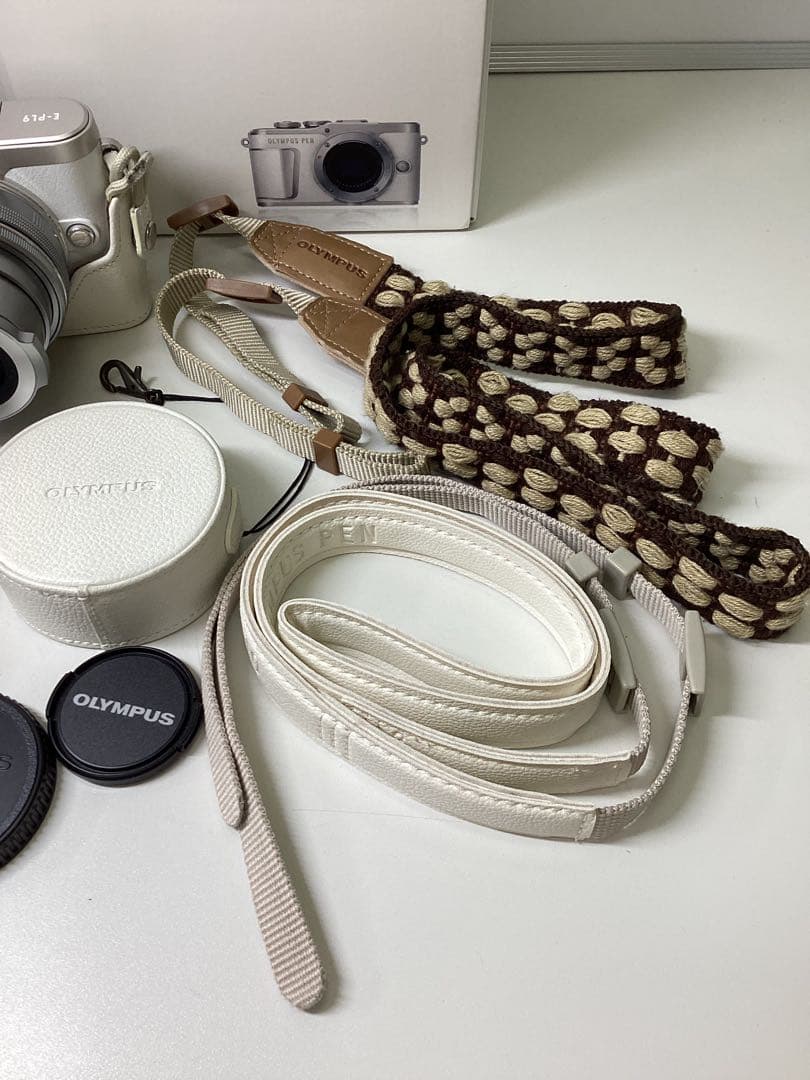 う*な様 OLYMPUS PEN E-PL6 シルバー レンズ付き　撮影可能