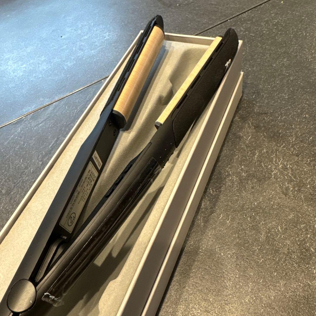 【送料無料】新品未使用radiantR ストレートヘアアイロン ブラック