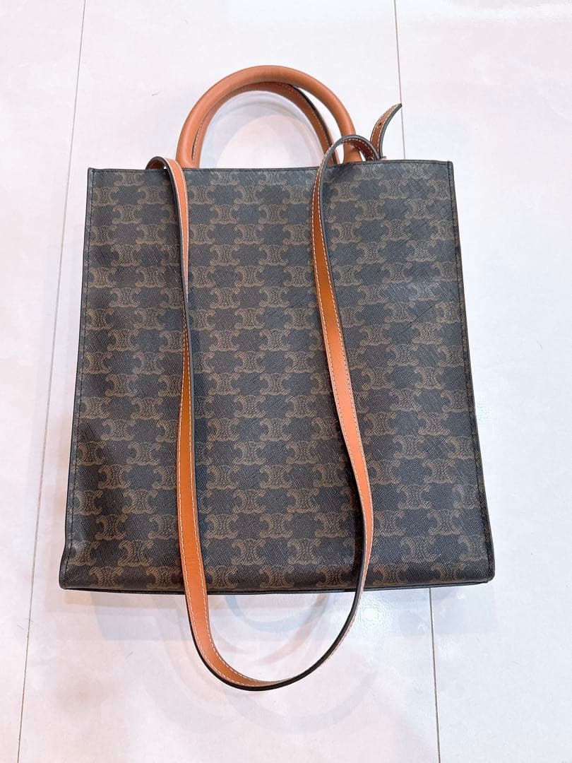 CELINE バーティカルカバ トリオンフ バッグ　ミディアム