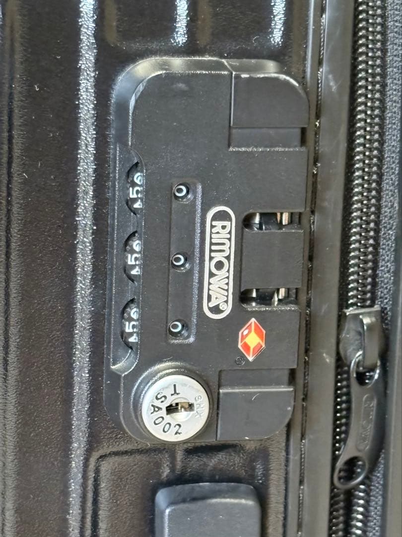 大特価　傷あり　RIMOWA ブラック キャリーケース　機内持ち込みサイズ