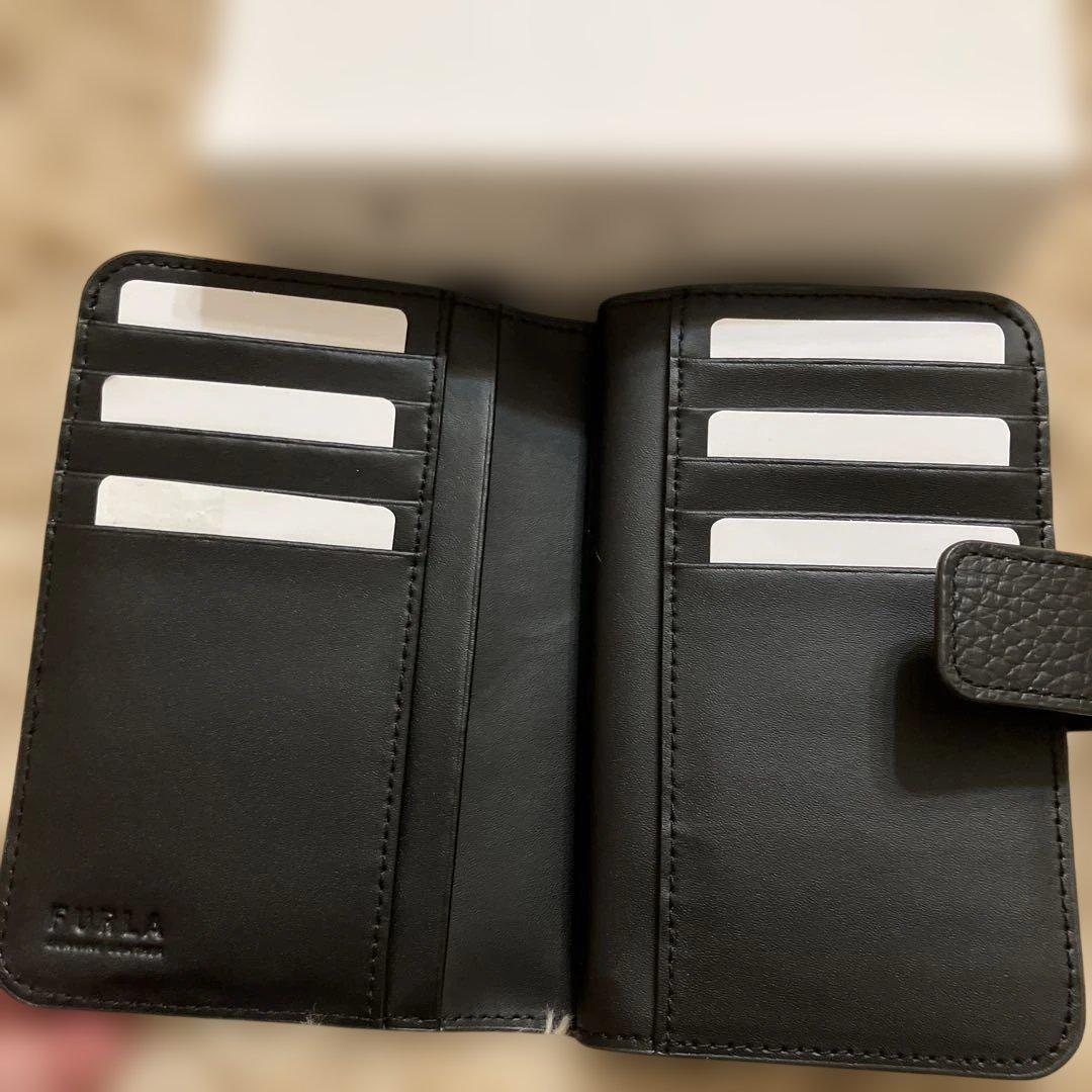 未使用　FURLA ブラック 二つ折り財布