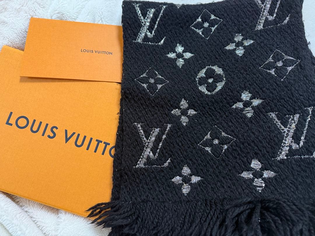 LOUIS VUITTON ブラック マフラー