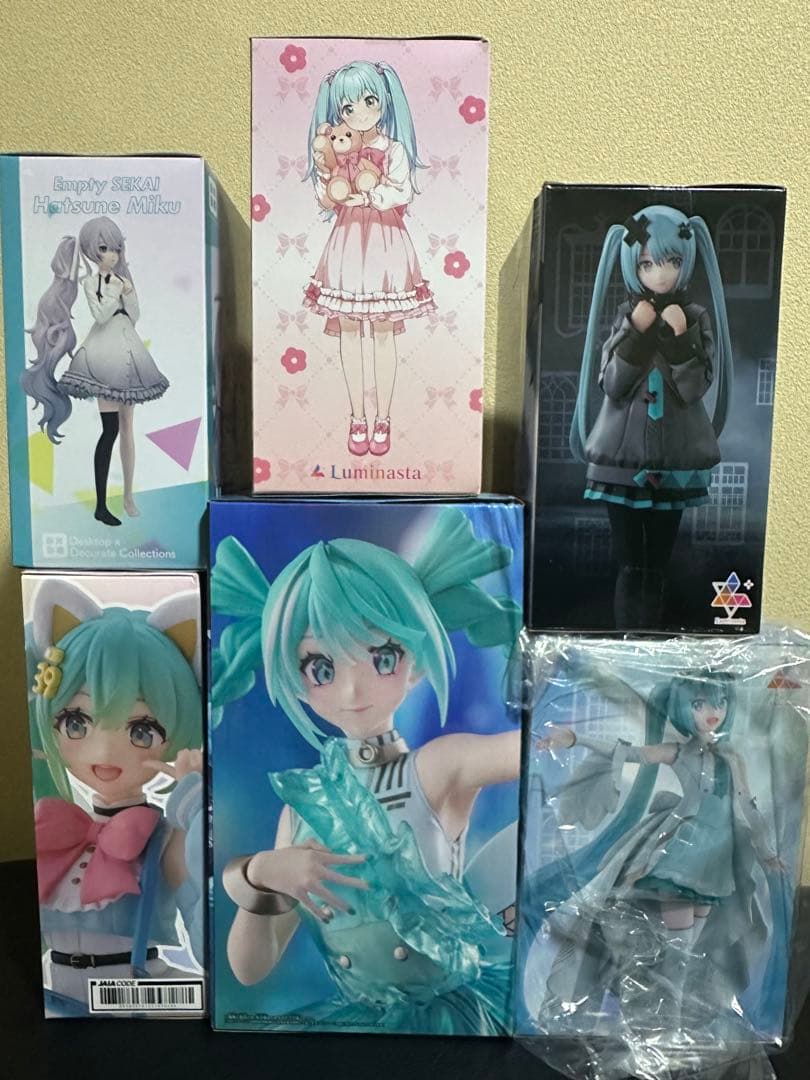初音ミク　グッズ　9個　まとめ売り　美少女 フィギュア　ぬいぐるみ　バスタオル