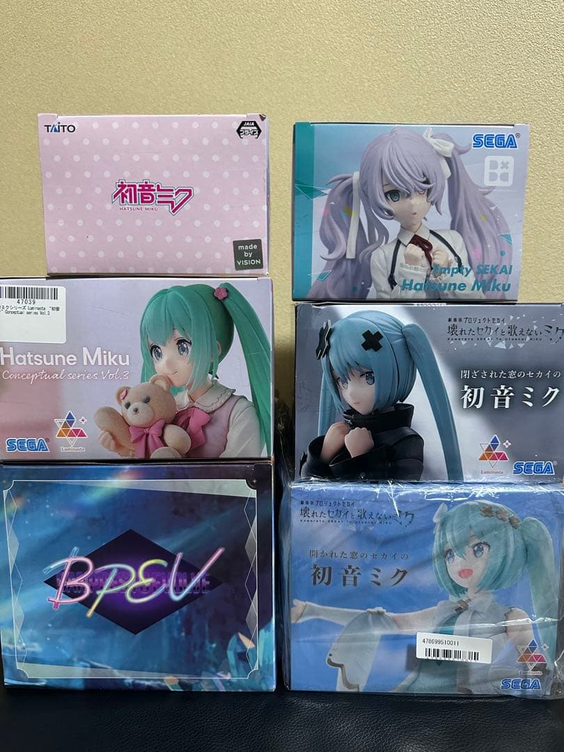 初音ミク　グッズ　9個　まとめ売り　美少女 フィギュア　ぬいぐるみ　バスタオル