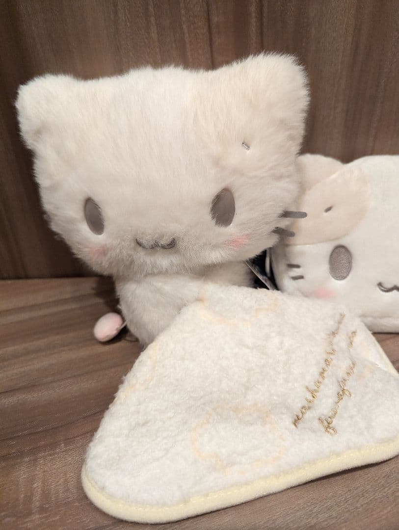 マシュマロみたいなふわふわにゃんこ　サンリオ　しろふわ雲でおひるね　3点　おまけ