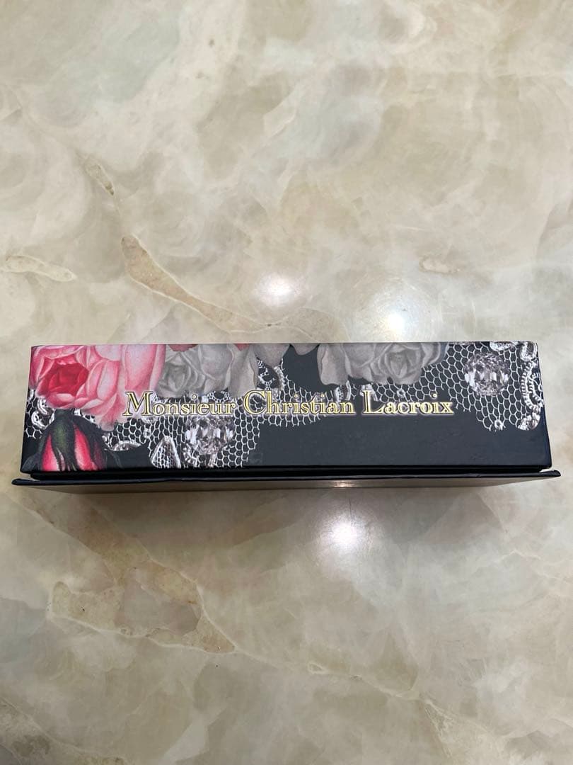 ❣️入手困難ラデュレ ラクロワコラボフェーヴガレットデロワ