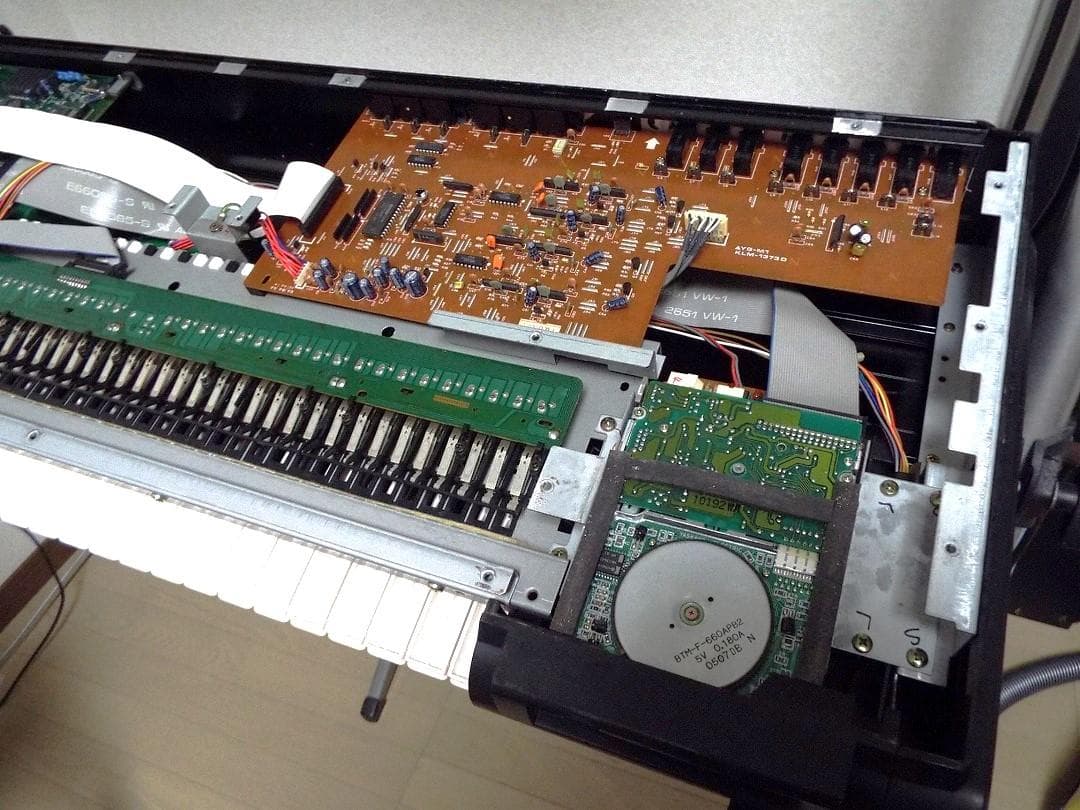 完動_美品 電池交換済 76FS鍵盤 コルグ T2_頑丈純正フライトケース付