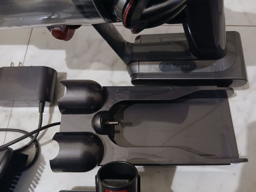 ち*こ様 Dyson V10（SV12）フルセット 壁掛けドック付 動作品