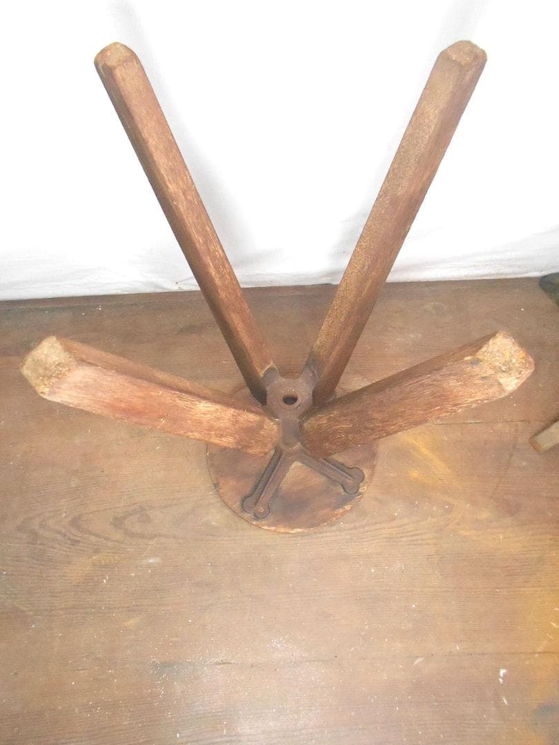 ■回転　丸椅子　木製イス　昭和レトロ/ビンテージ/学校/実験室