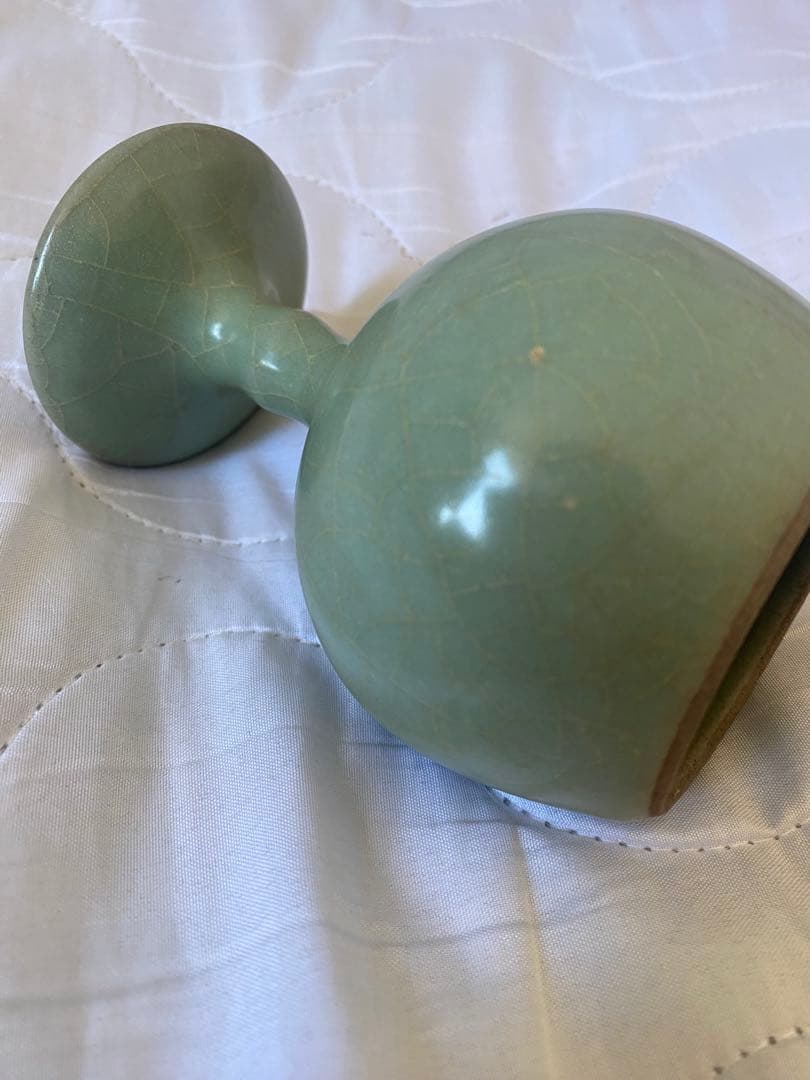 宋代青瓷高足杯、淡い緑色の脚付きカップ