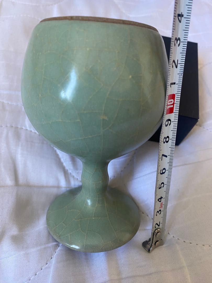 宋代青瓷高足杯、淡い緑色の脚付きカップ