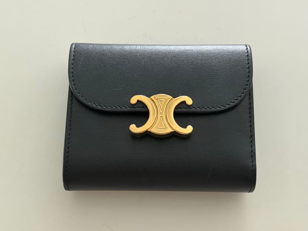 セリーヌ （CELINE）トリオンフ 財布