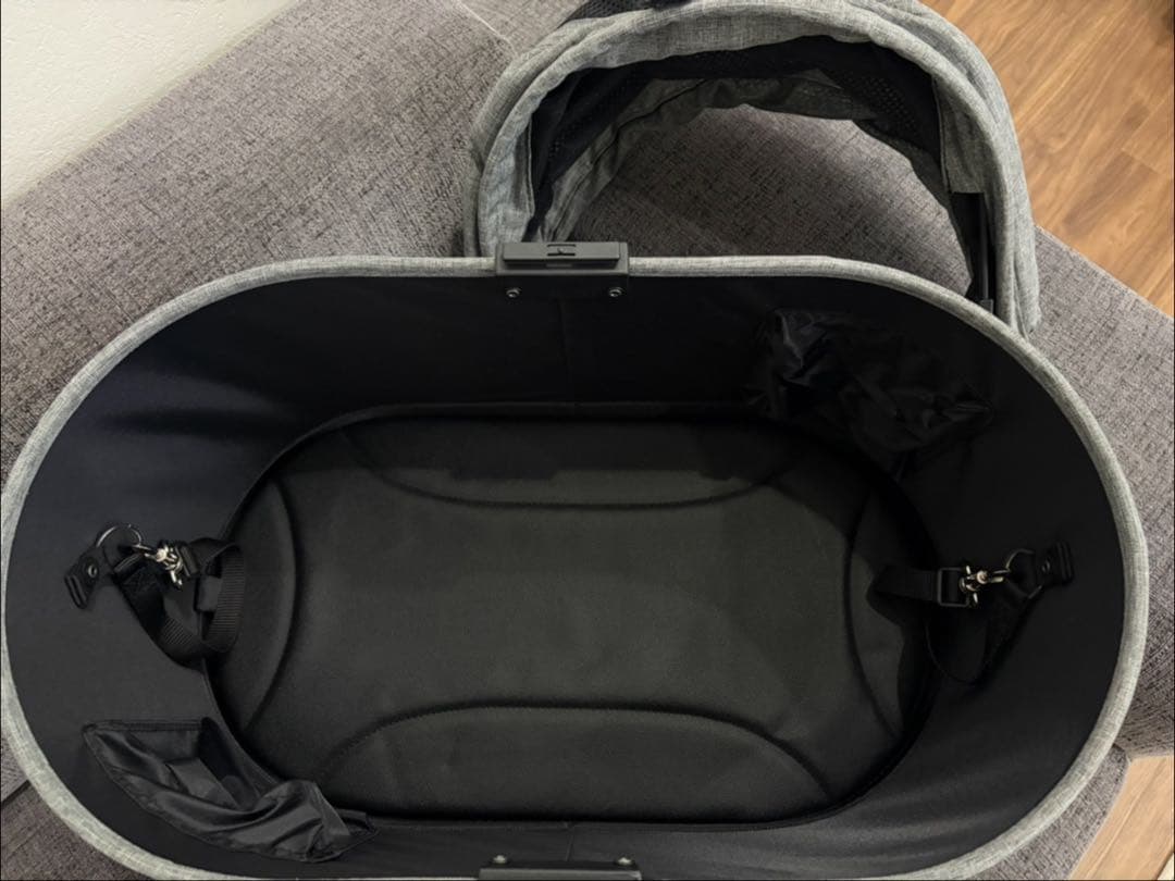 コットは試乗のみ　エアバギーDOME3 レギュラー　ペットカート　アースグレー