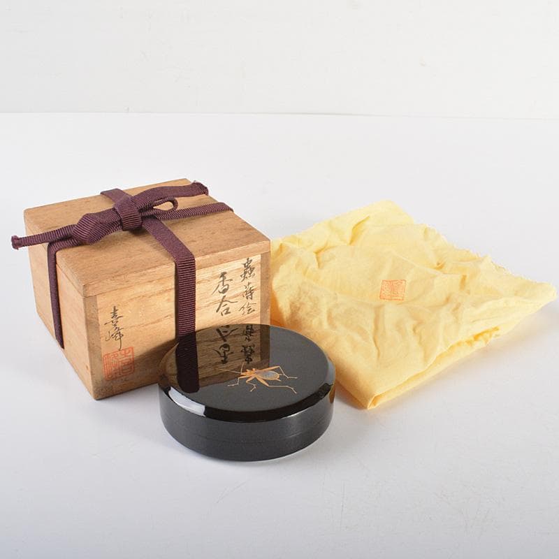 茶道具　輪島塗　荒井喜峰作　蟲蒔絵　螺鈿装飾　香合　共箱　V　R6683