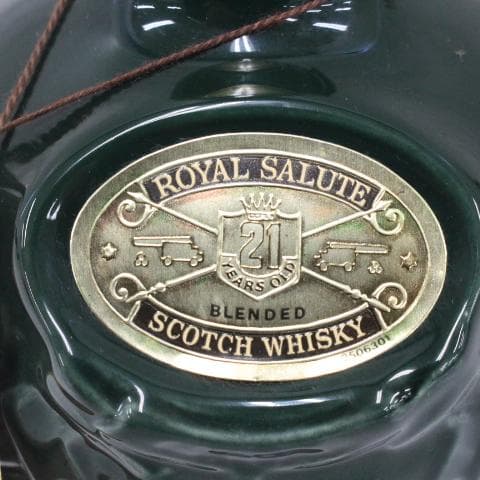 ◇未開栓 ロイヤルサルート スコッチウイスキー2本セット 陶器 21年 緑 赤