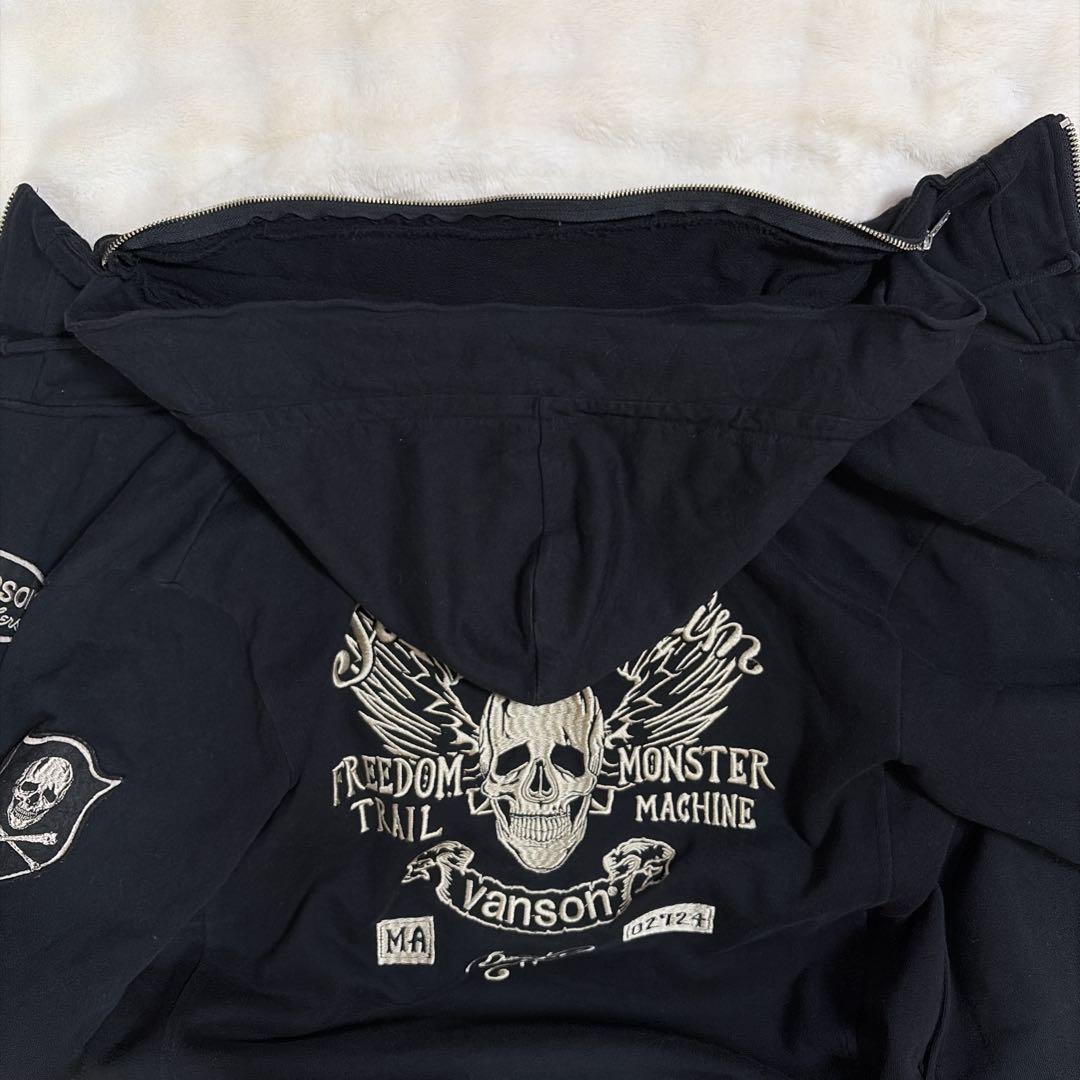 ワンワンワン　VANSON スカル刺繍 襟中フード入 ジップアップ