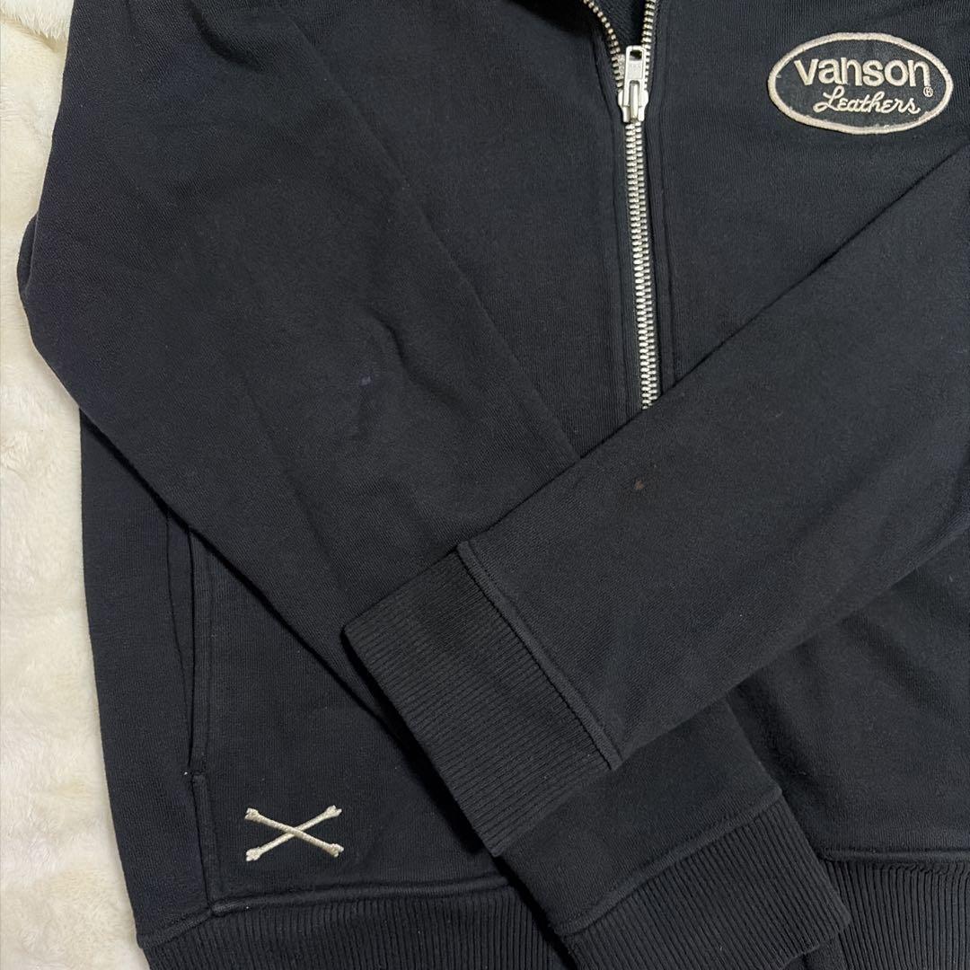 ワンワンワン　VANSON スカル刺繍 襟中フード入 ジップアップ