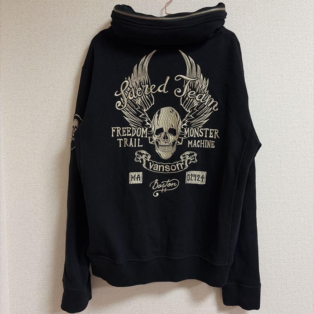 ワンワンワン　VANSON スカル刺繍 襟中フード入 ジップアップ